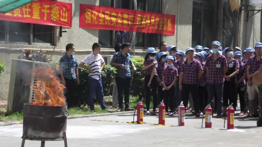 深圳同心社區(qū)舉辦大型燃氣消防安全活動