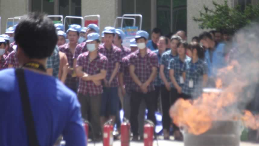 深圳同心社區(qū)舉辦大型燃氣消防安全活動